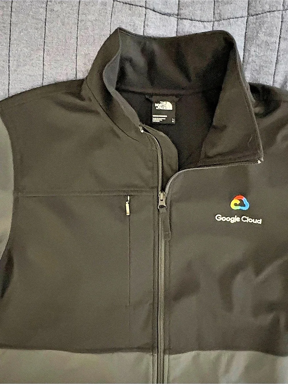 The North Face Castle Rock Men's Color Block Black & Grey Soft Shell Jacket; L